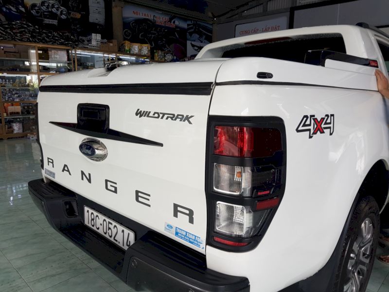 ỐP ĐÈN HẬU FORD RANGER
