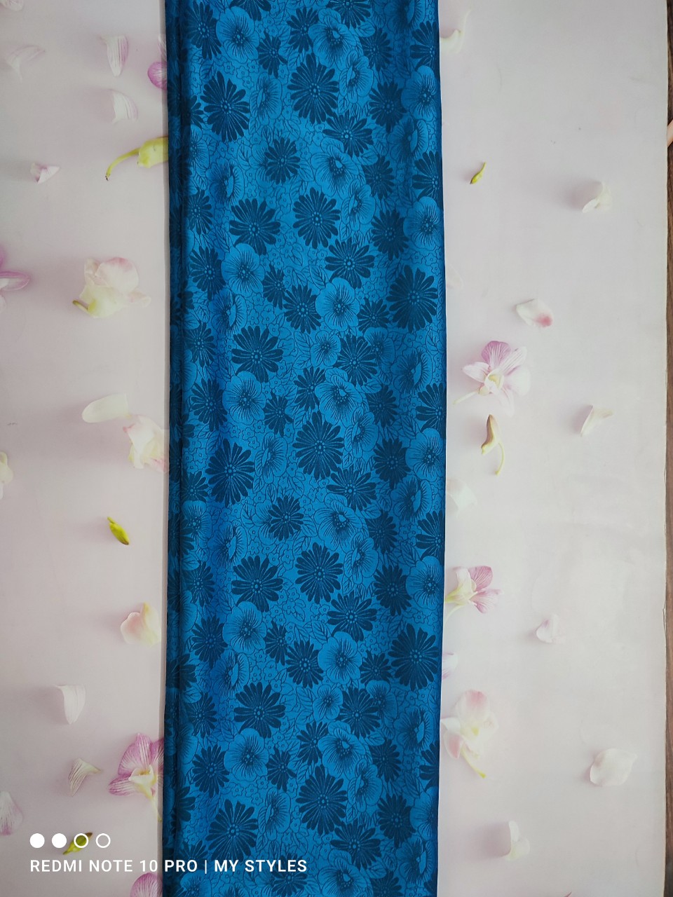High-Quality Soft Silk Brocade Ao Dai Fabric with Woven Texture - Silk with Small Chrysanthemum Flowers
