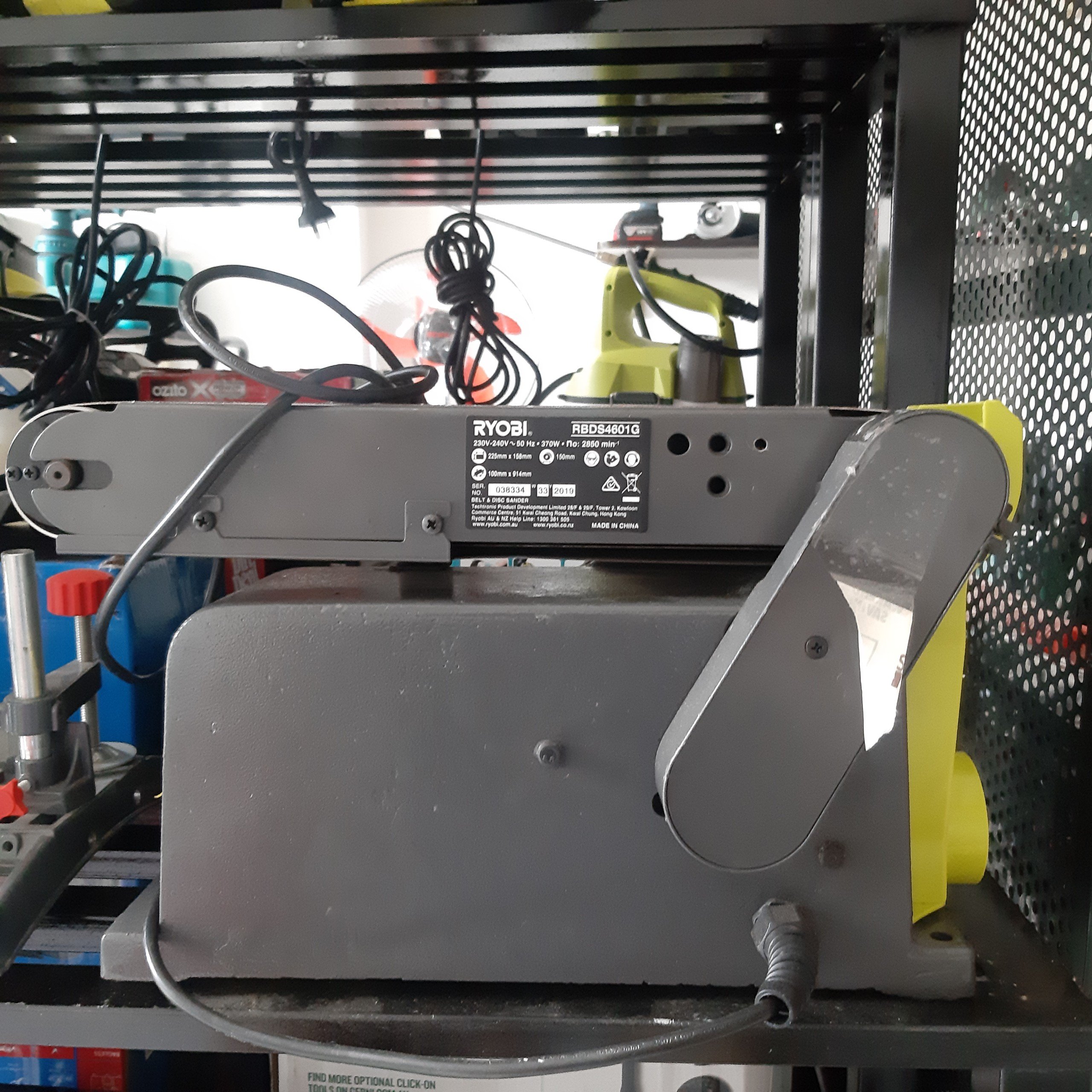 Máy chà nhám chi tiết Ryobi 370W