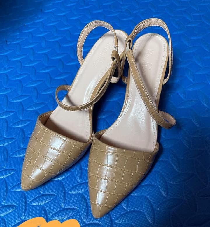 Giày cao gót mũi nhọn cao 6 phân