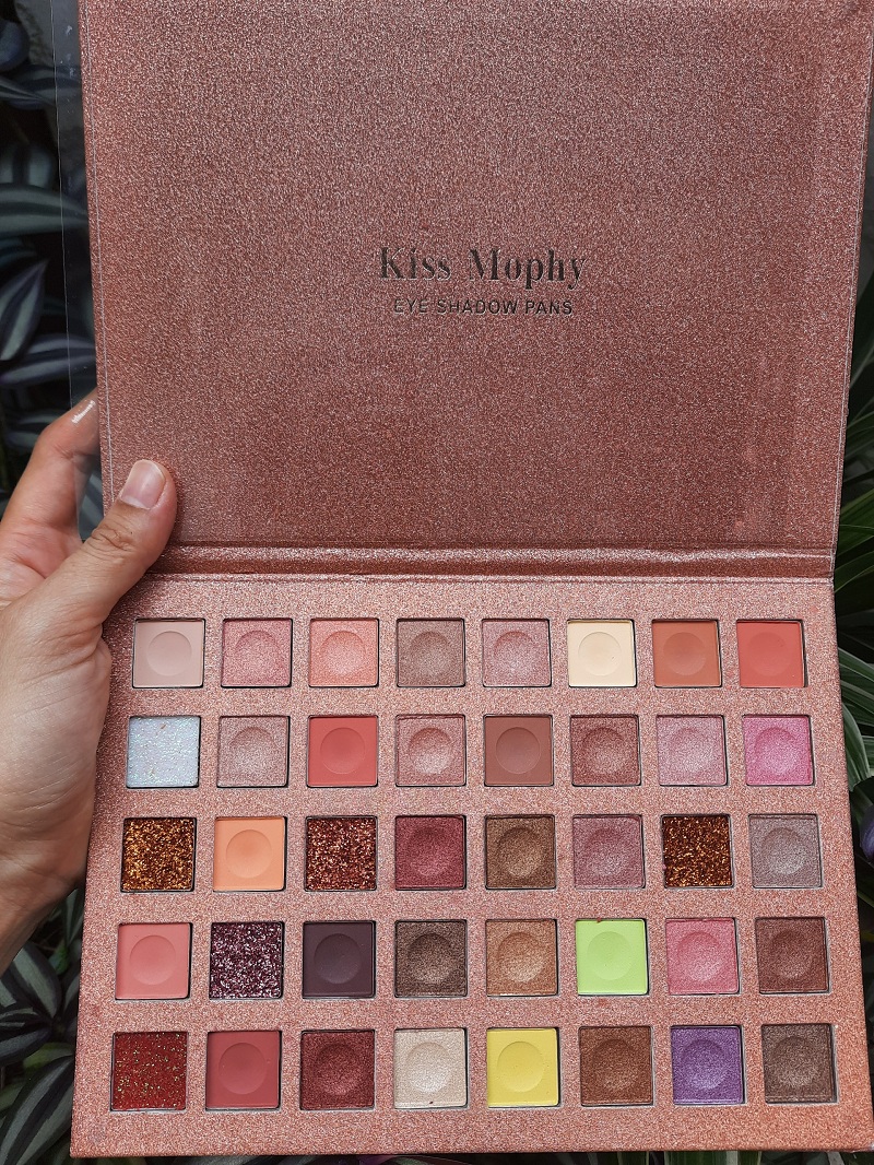 Bảng phấn mắt 40 ô Joey Moe, Kiss Mophy