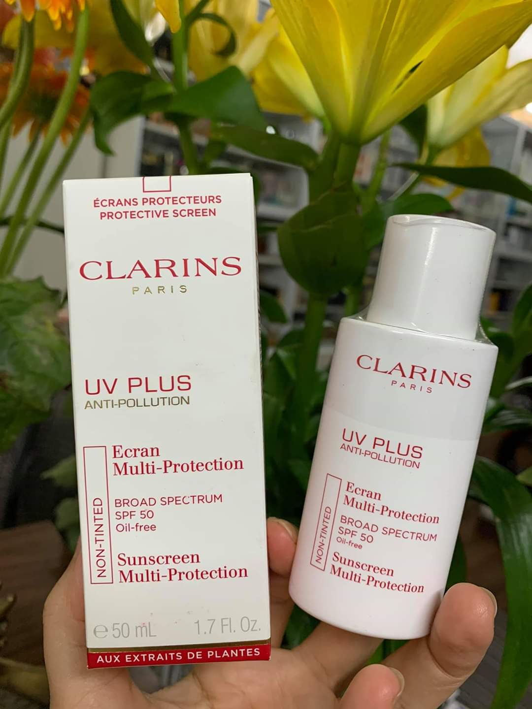 KEM CHỐNG NẮNG CLARINS trắng