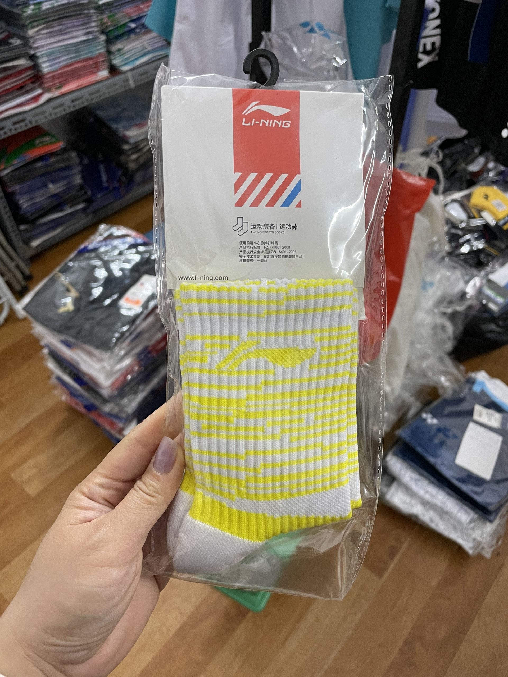 Tất cầu lông Lining cổ dài hoa văn