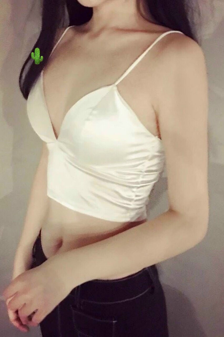 Áo bara hai dây phi lụa có mút ngưc hai màu trắng đen