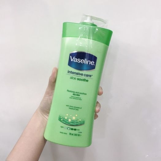 Dưỡng Thể Vaseline Intensive Care Aloe Soothe 725ml