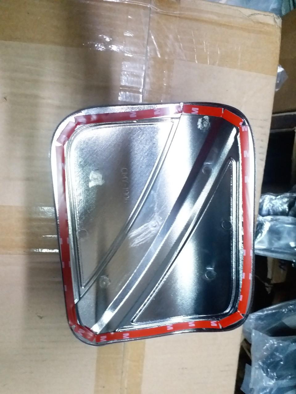 Ốp nắp bình xăng mạ Camry form 2019-2022