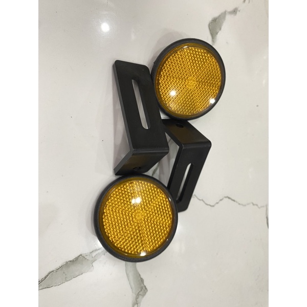 Mắt Mèo Phản Quang Kèm Pát Gắn Xe Máy ( Giá 1 Đôi)