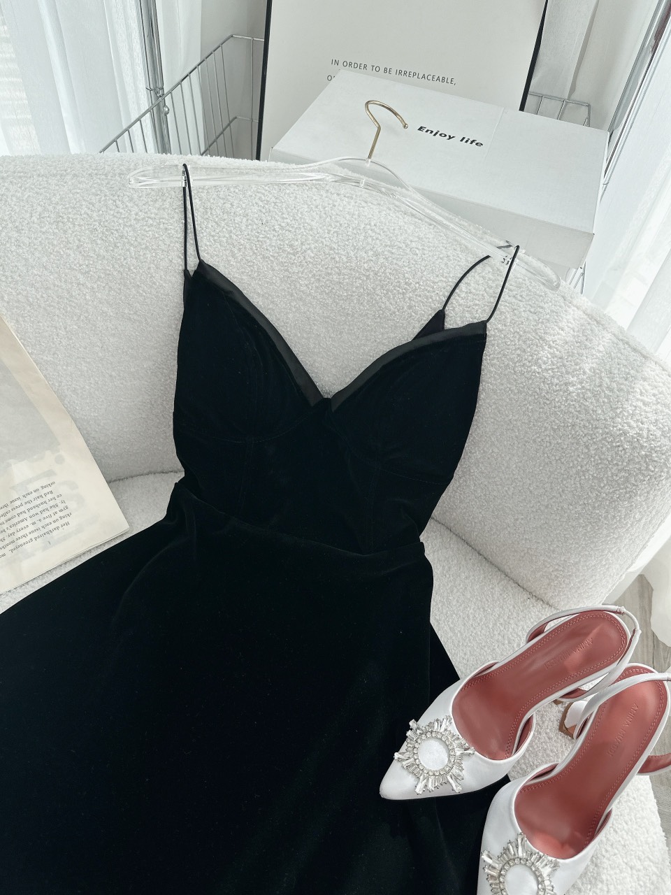 Đầm Nhung Đen Midi 2S Dây Mảnh Hở Lưng🖤 Chếch Chi