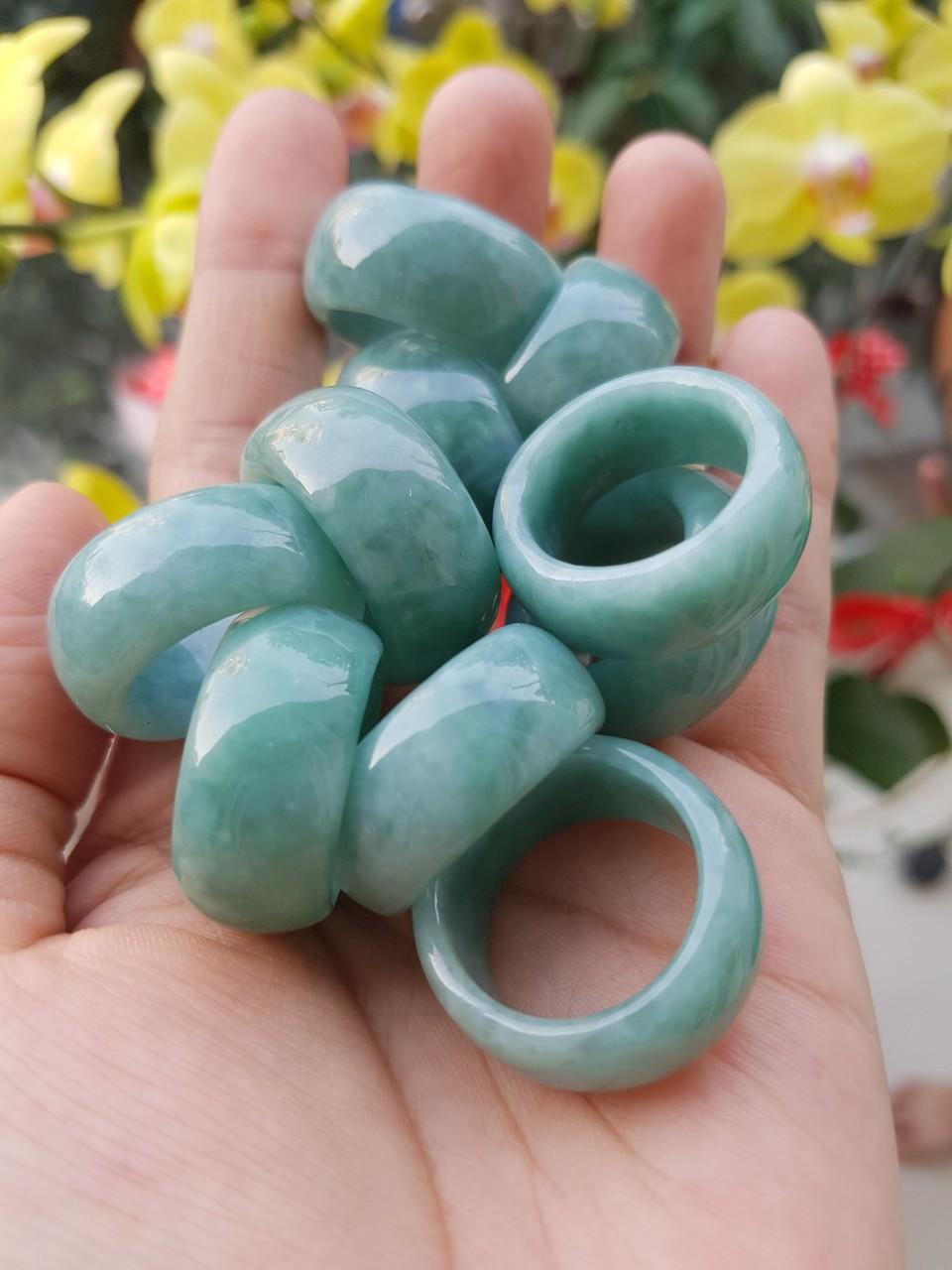Nhẫn cẩm thạch thiên nhiên size 18mm