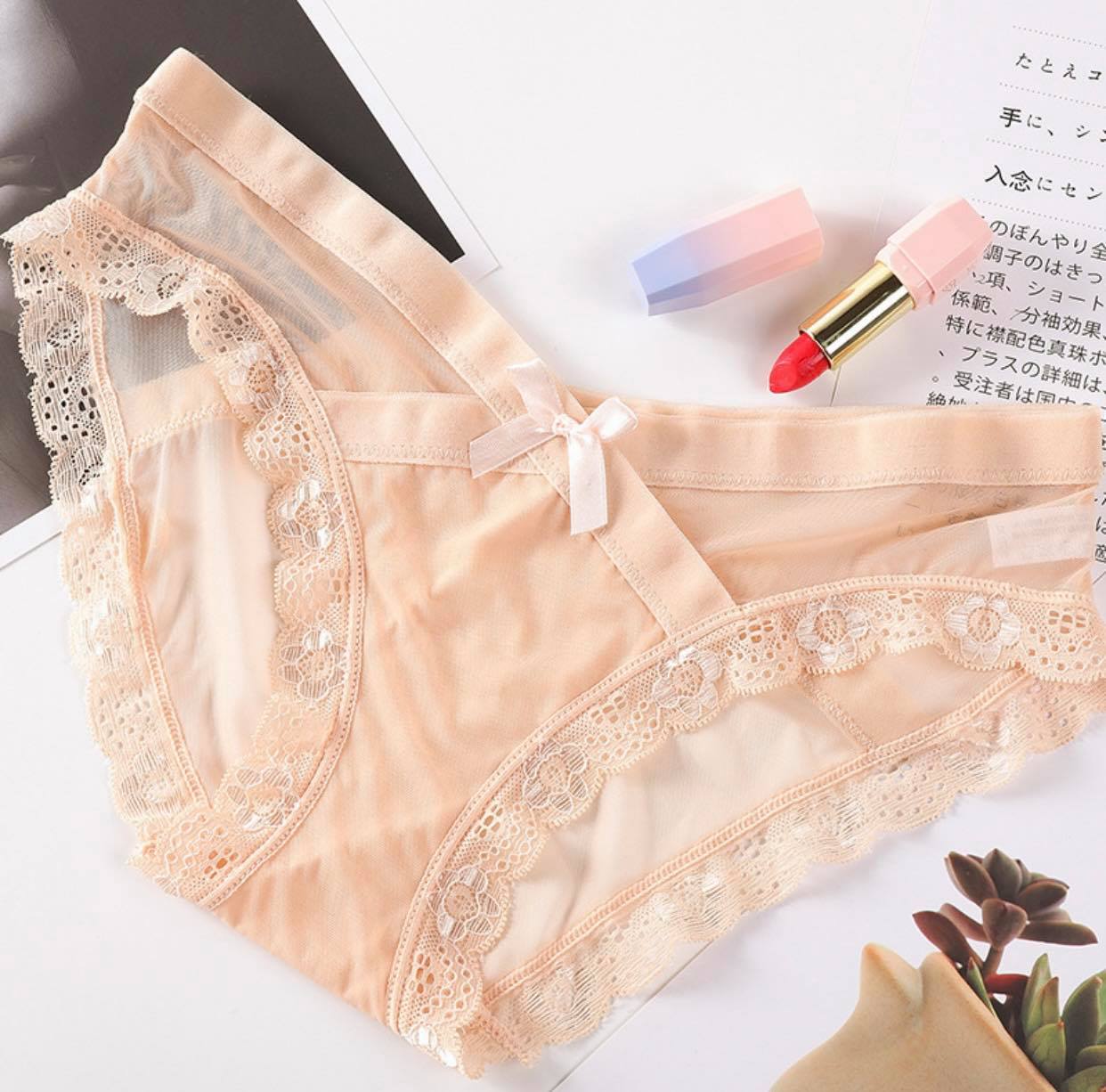 Quần Lót Ren Cạp Chéo Vic 5779