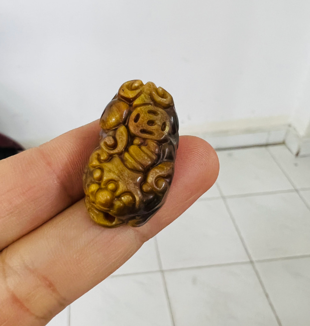 Mặt dây chuyền tỳ hưu đá mắt hổ nâu vàng,hàng bao đẹp.