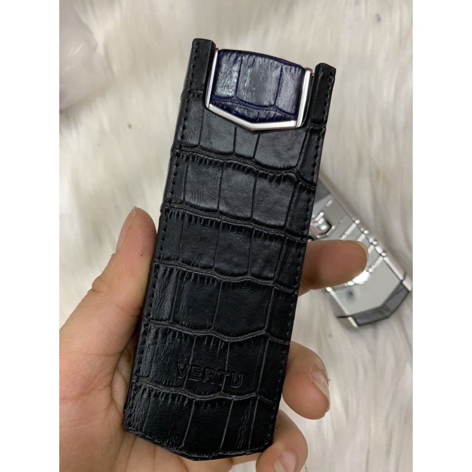 Bao da Vertu Singnature S đứng dập vân đen