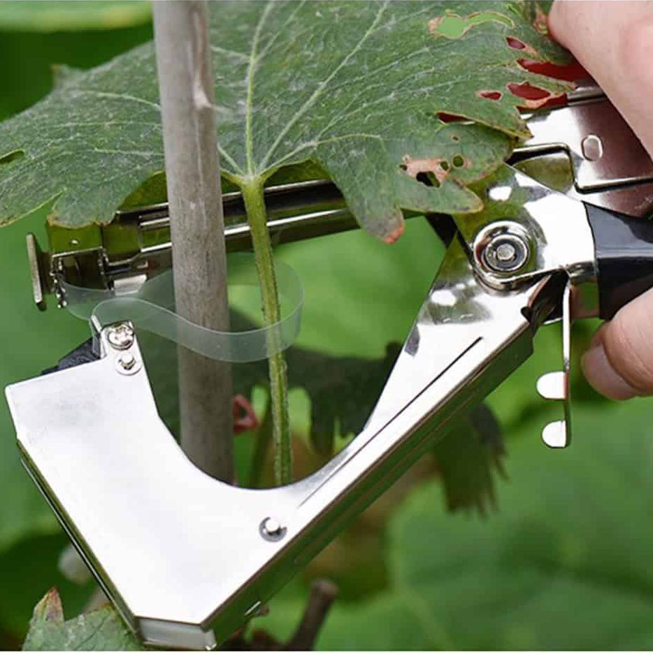 Dụng cụ buộc cành, buộc dây leo tự động (có sẵn 1 cuộn băng + 1 thanh ghim trong máy)
