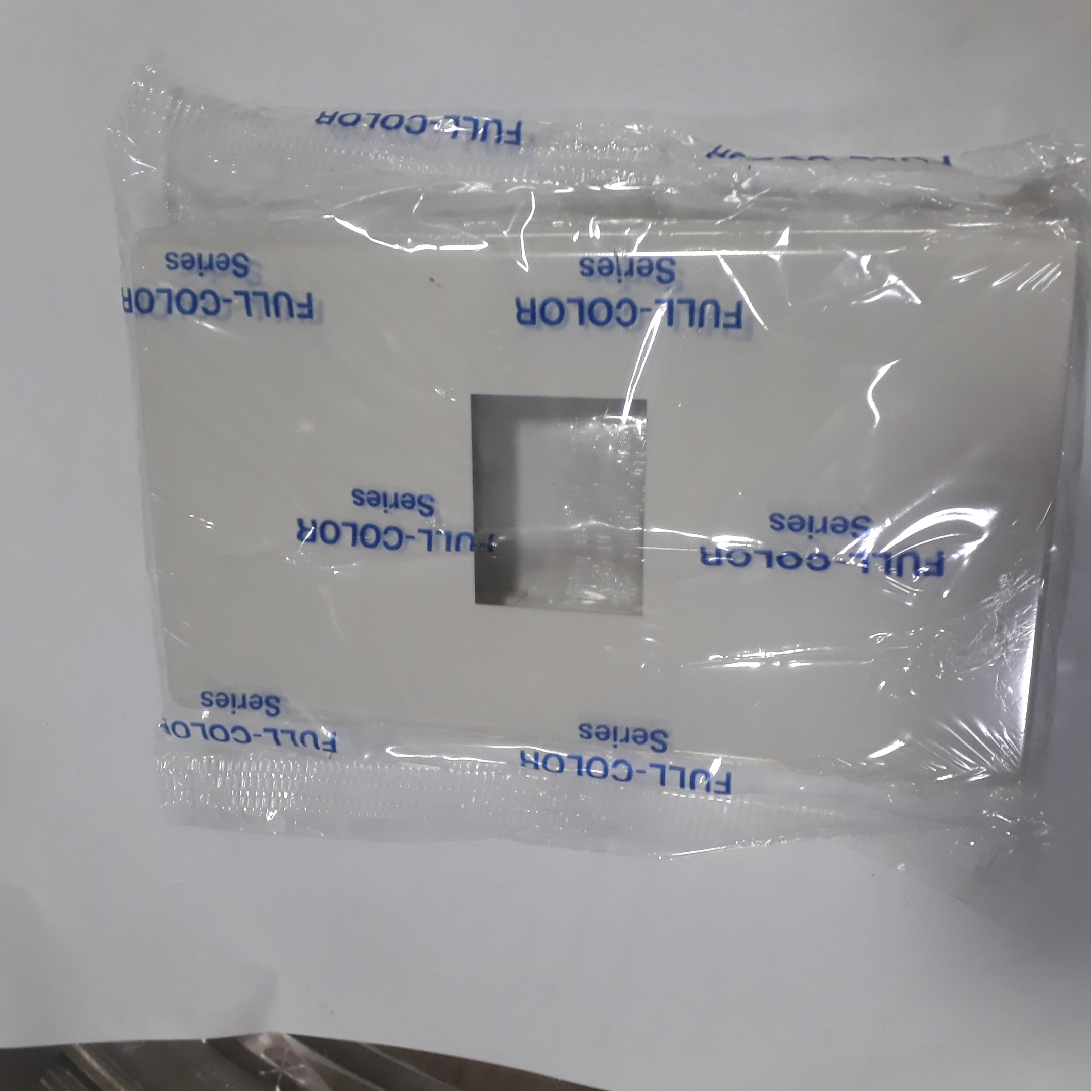 Ổ cắm màn che ,công tắc, cầu trì,ố tivvi ,mặt 1,2,3Panasonic full,đế nổi đơn nanoco.