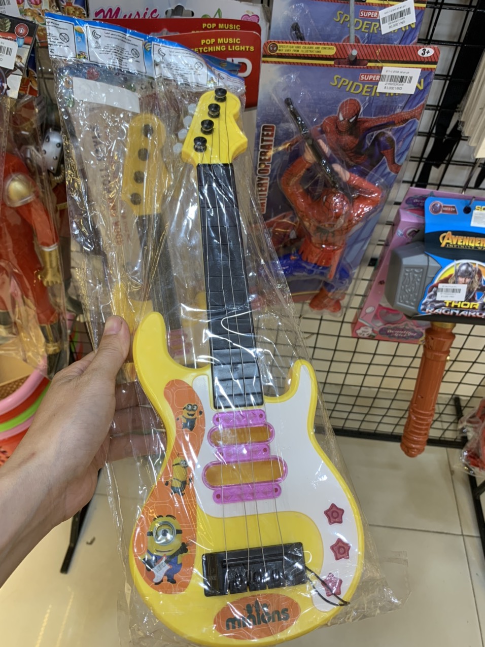 Đàn guitar điện dùng pin cho bé