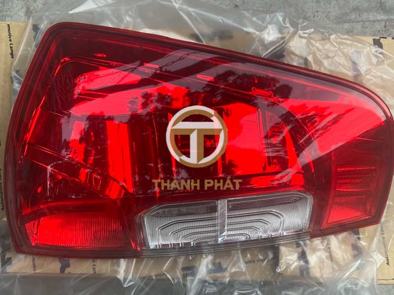ĐÈN HẬU NISSAN NAVARA (NP300) 2016 - 2018