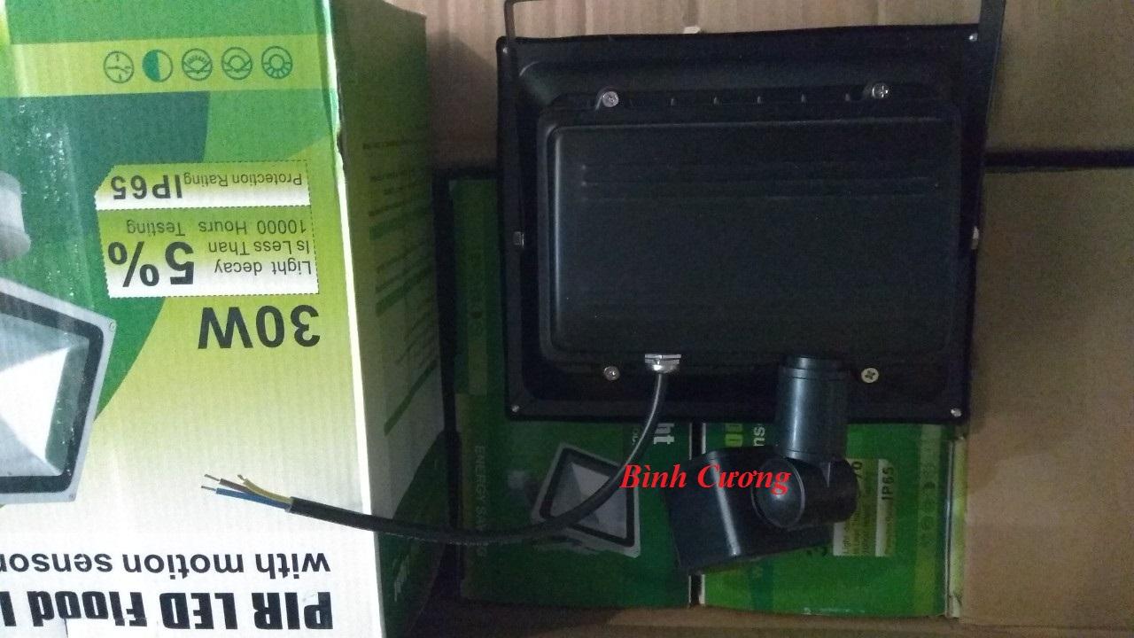 Đèn pha led cảm ứng chống trộm Led 30W trắng