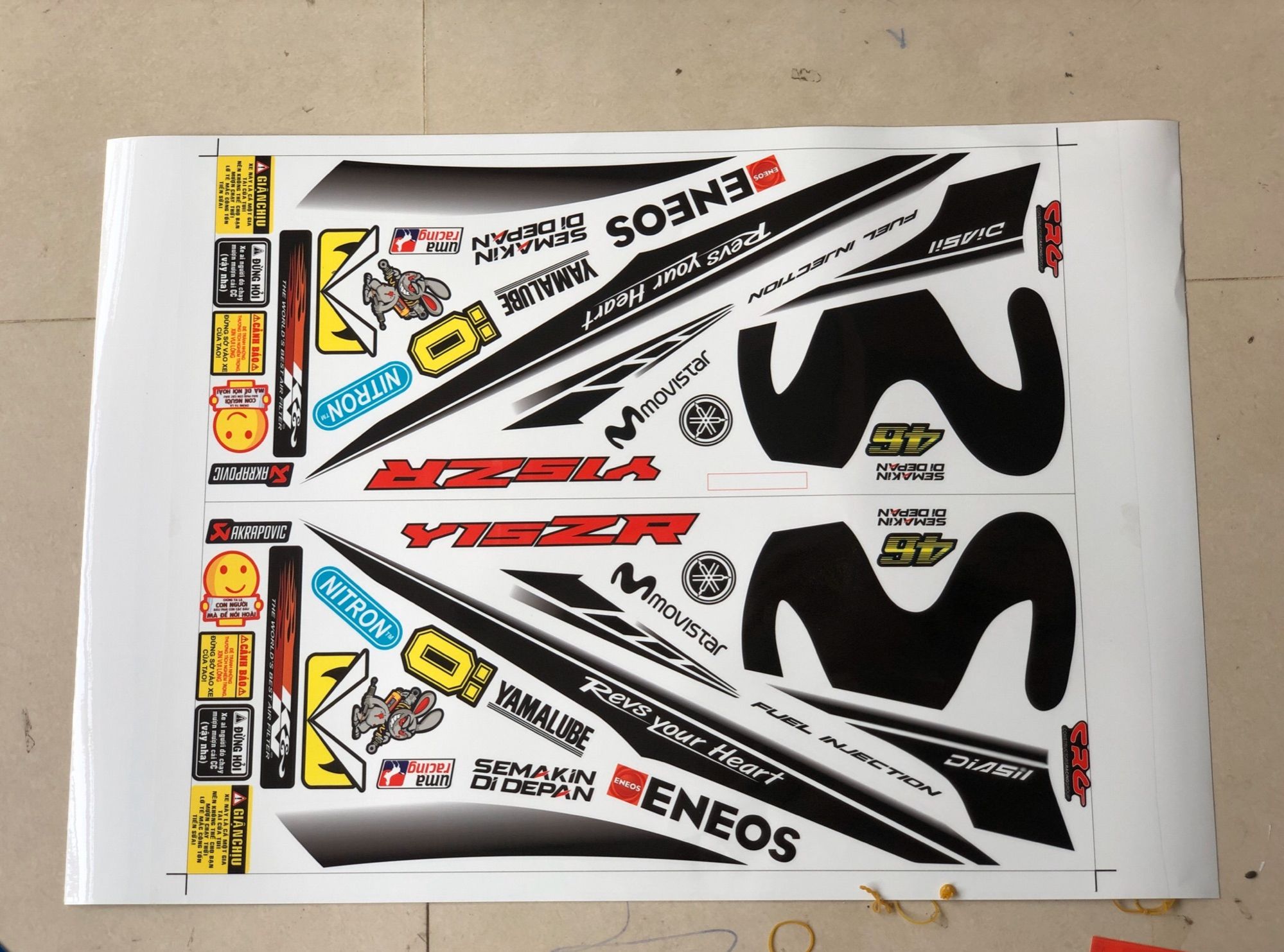 Tem rời ex 150 Movistar dán xe trắng