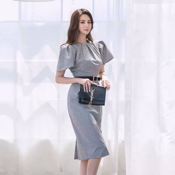 Đầm ôm caro cổ xếp li