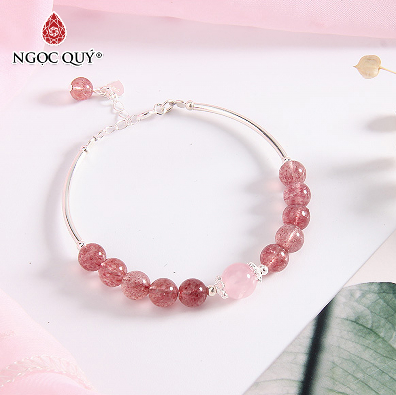[HCM]Vòng tay đá thạch anh dâu phối charm ống bạc mệnh hỏathổ - Ngọc Quý Gemstones