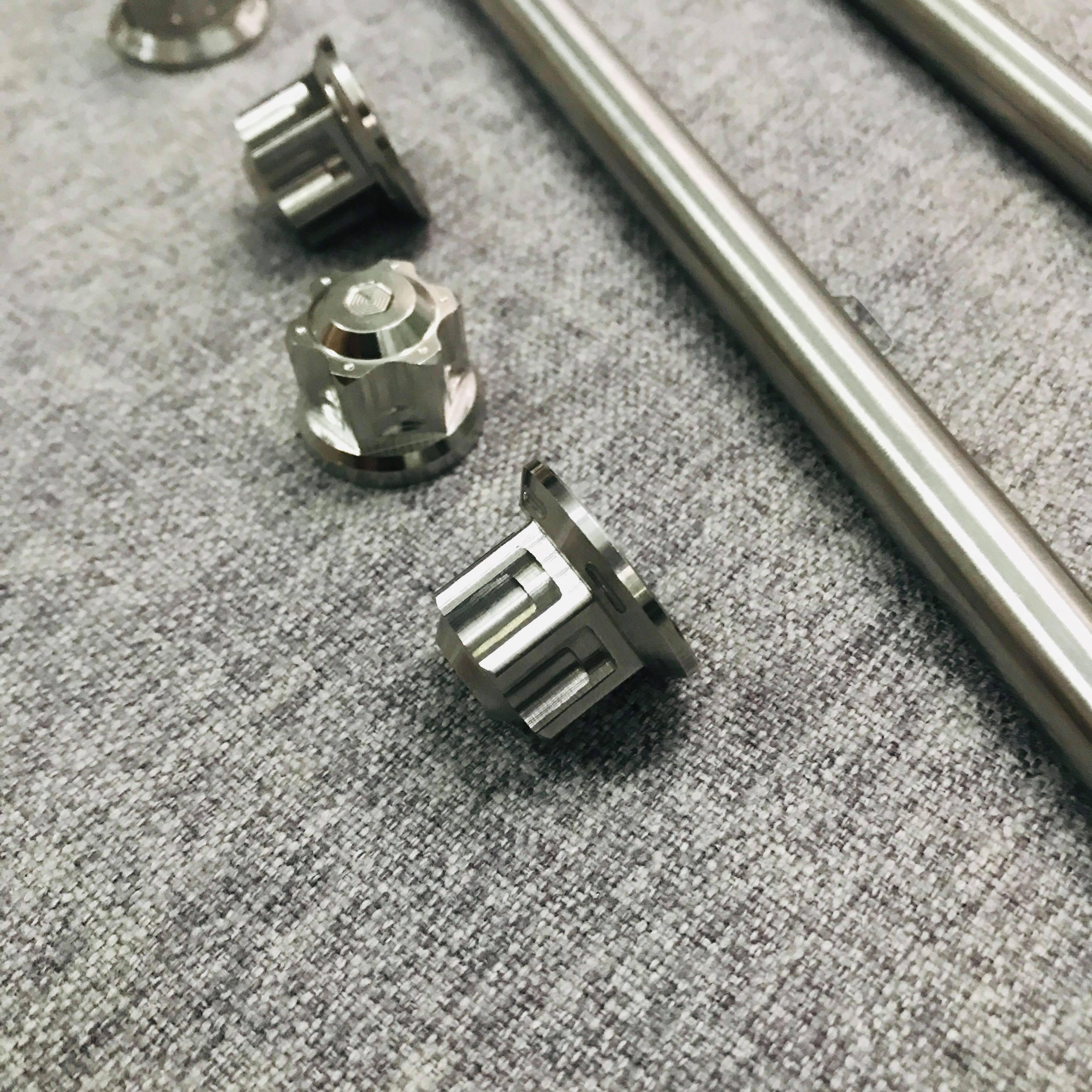 [HCM]CẶP CỐT TRƯỚC SAU INOX DÀNH CHO XE SIRIUS ( COMBO 2 CỐT TRƯỚC SAU+4 ỐC INOX)(TẶNG KÈM LOGO TRANG TRÍ XE NGẪU NHIÊN)