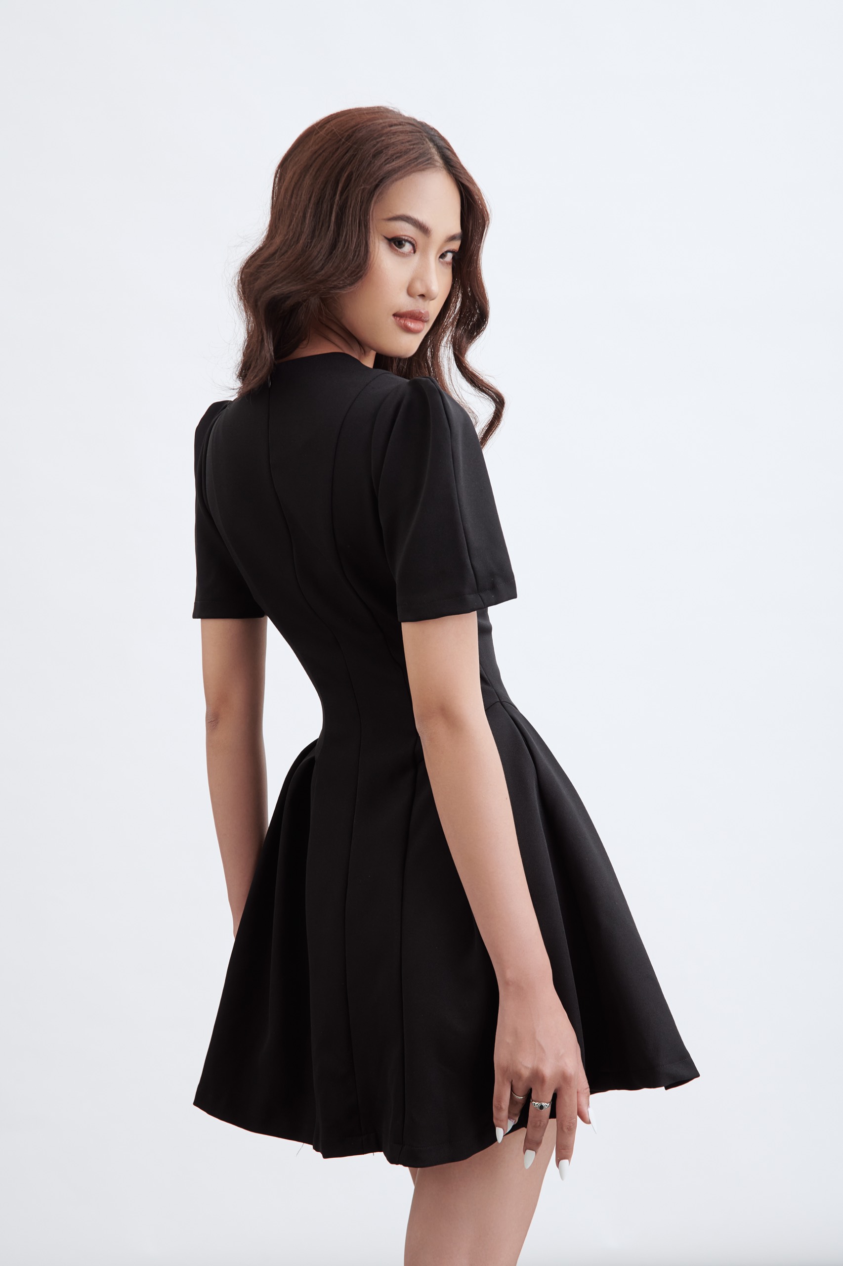 Đầm Cut-Out Ngực Dáng Xòe Màu Đen - HOO DESIGN