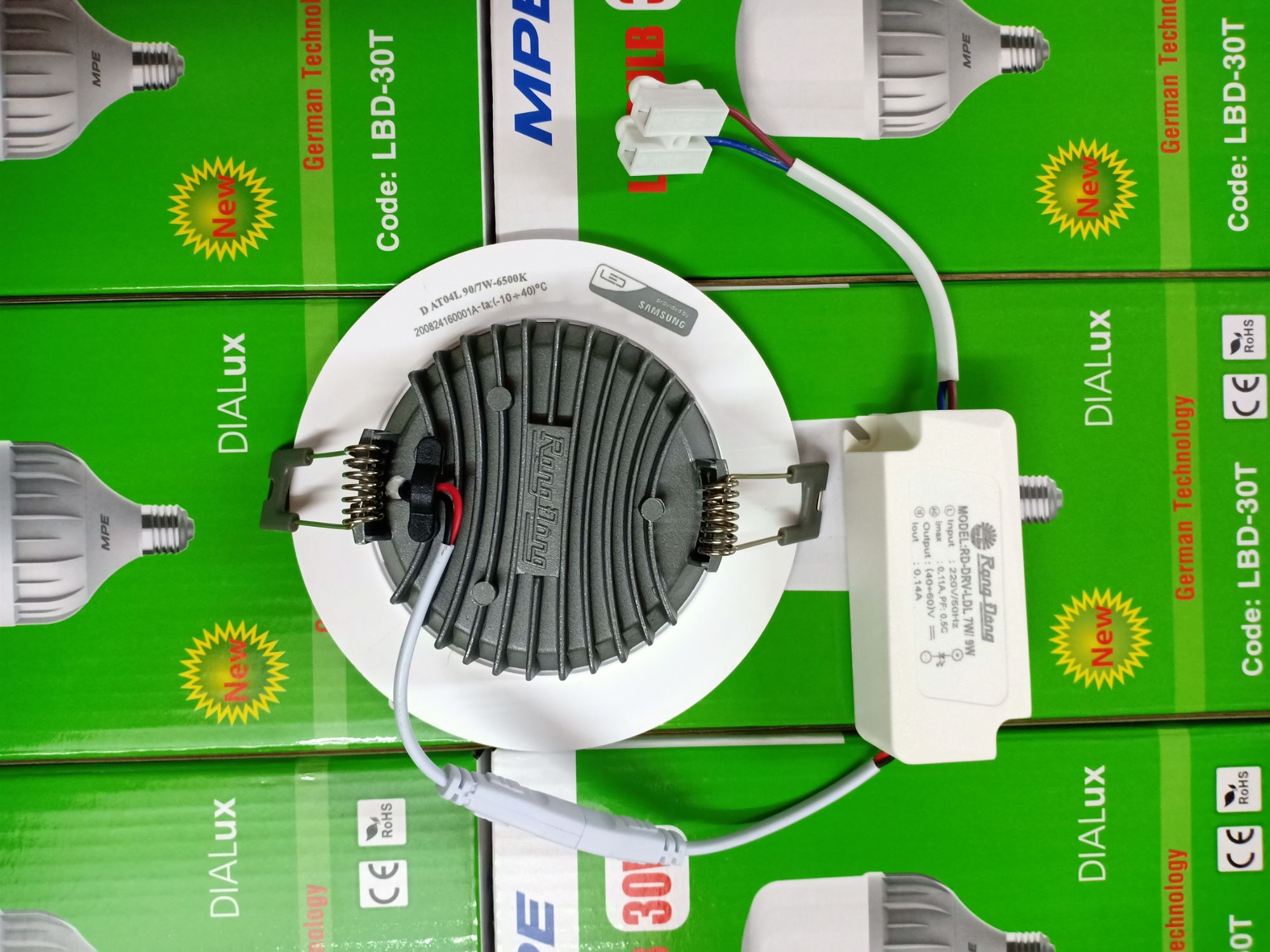Led âm trần AT04 9w/110Rạng đông đế đúc
