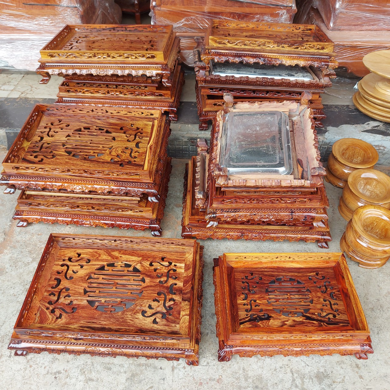 KHAY TRÀ CHÂN QUỲ GỖ CẨM CAO CẤP