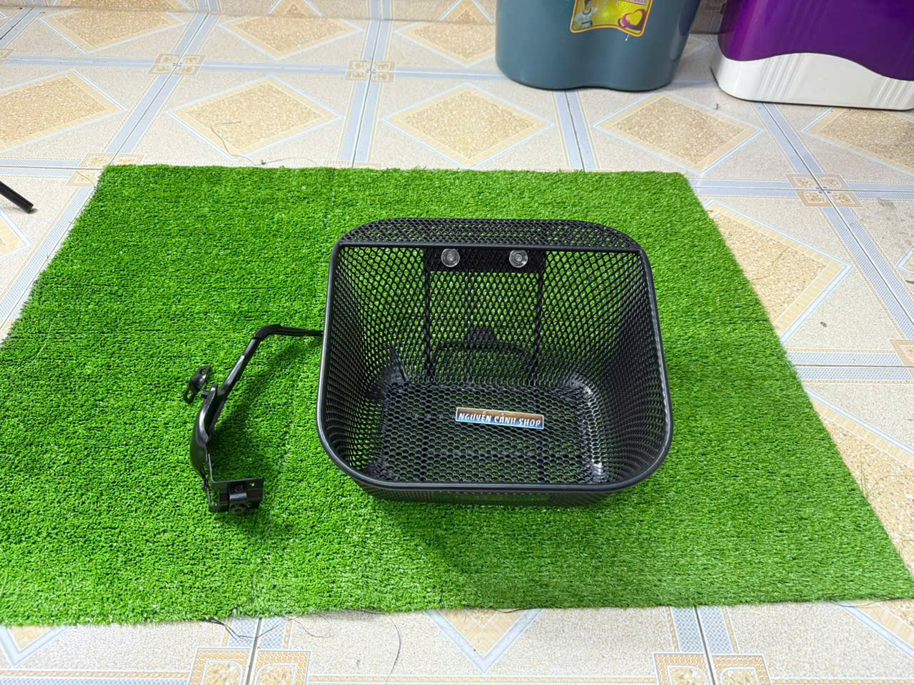 Future 125 Future Led Cart Has Screws Attached.