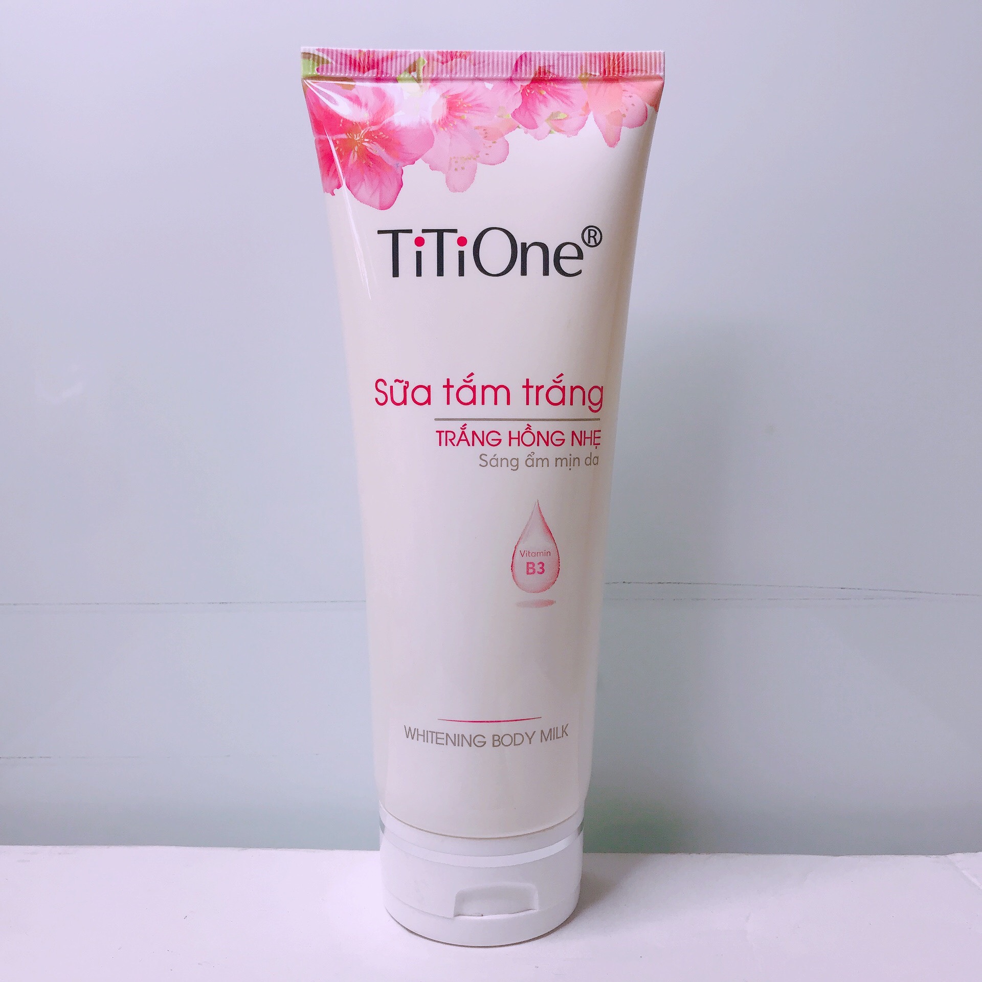 Sữa Tắm Trắng TiTiOne Trắng Hồng Nhẹ 200g