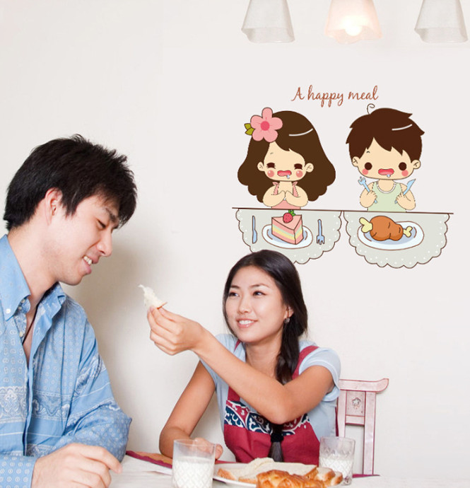 Decal trang trí tường - 2 Em bé và bữa ăn hạnh phúc