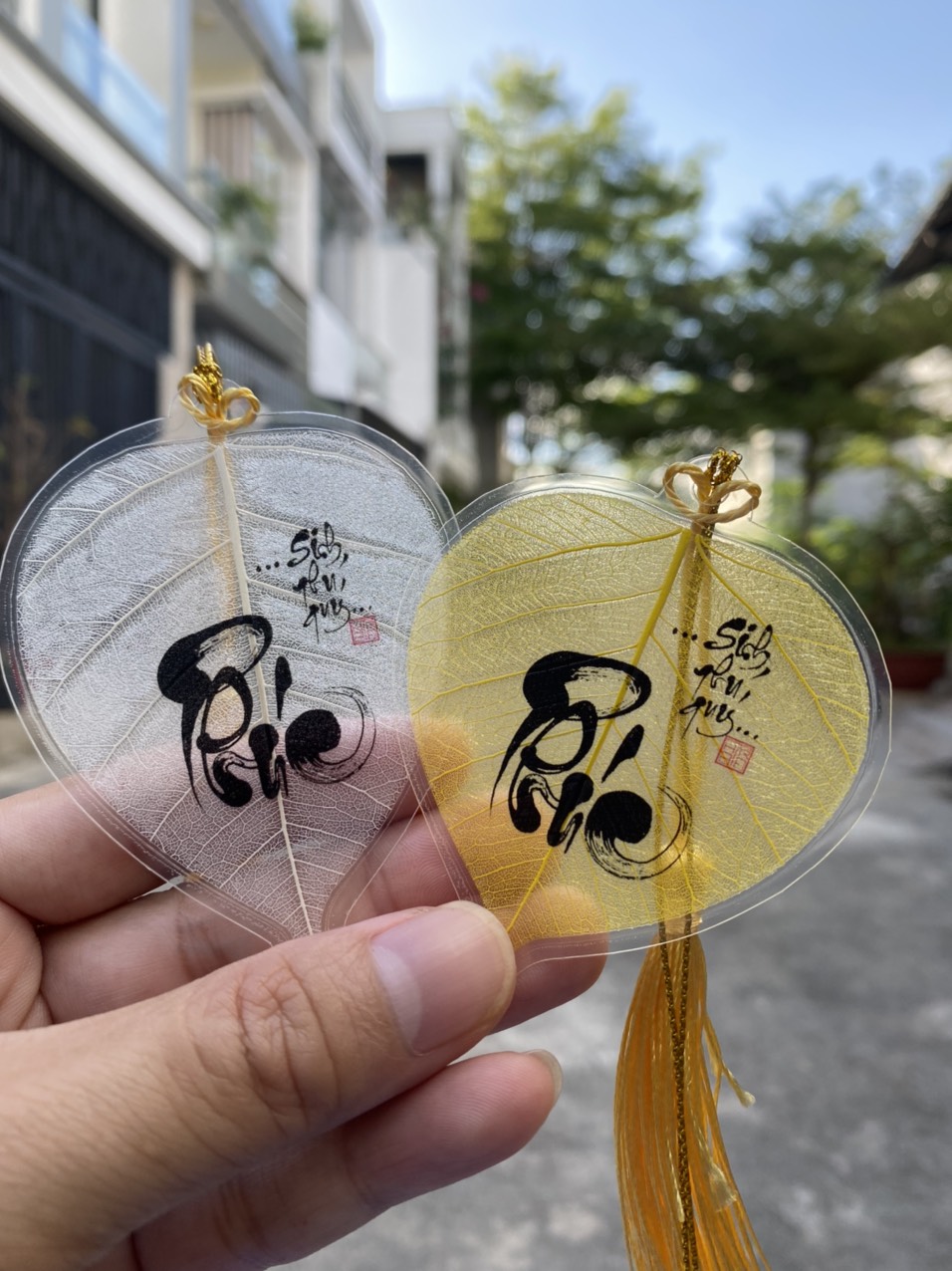 Lá bồ đề in chữ PHÚC SINH PHÚ QUÝ