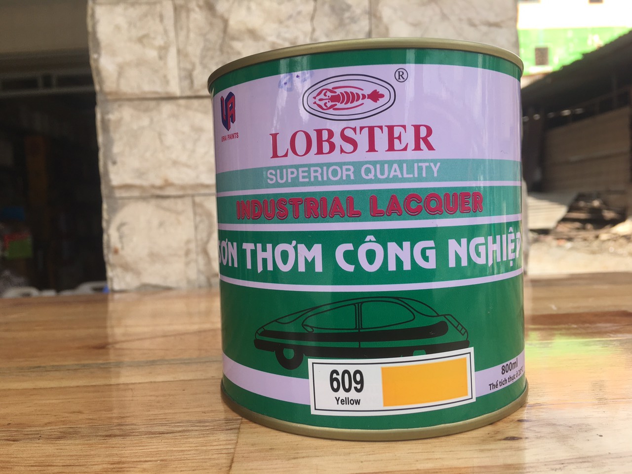 Sơn thơm công nghiệp Lobster lon 800ml màu vàng