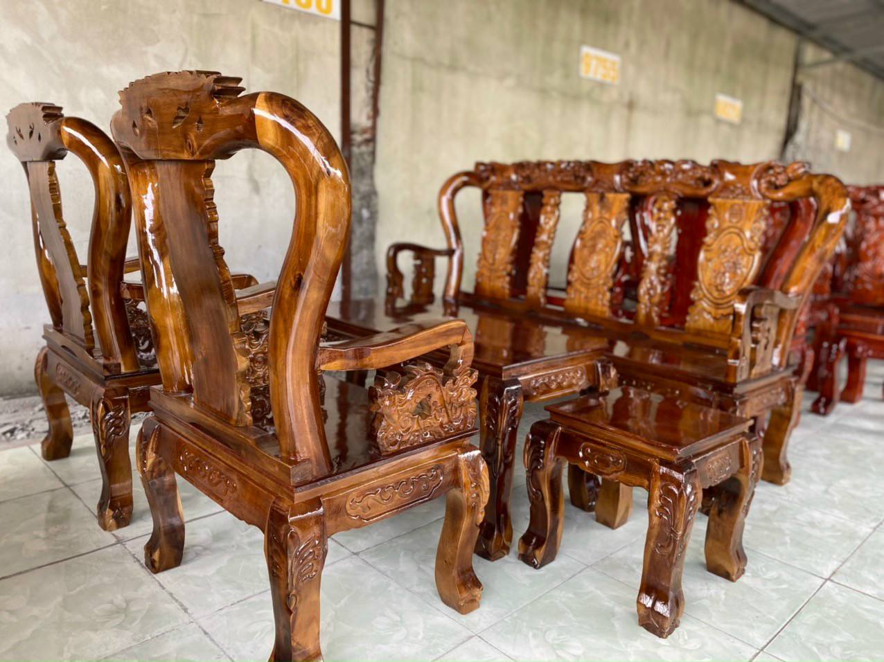 Bàn ghế_Sofa phòng khách gỗ cao cấp