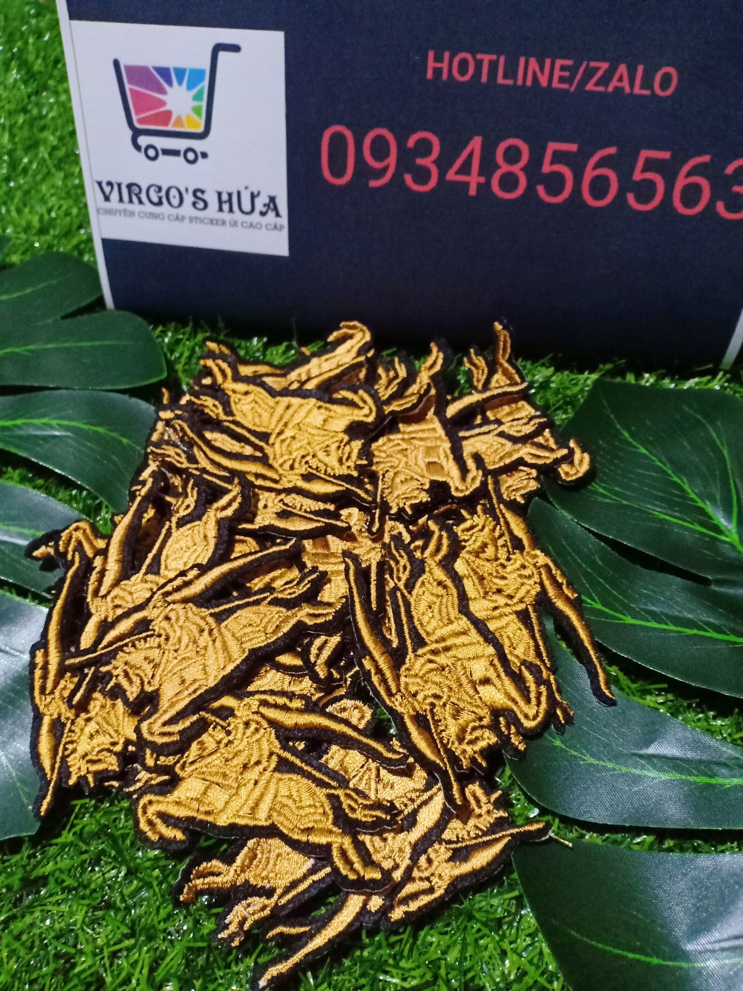Sticker thêu vải logo thương hiệu