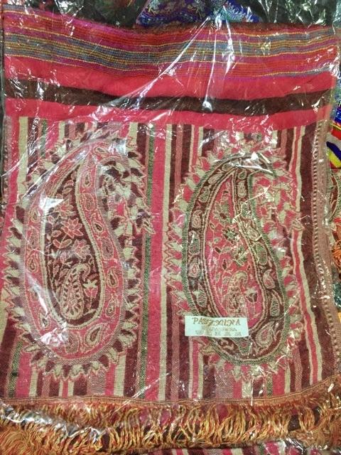 Khăn Choàng Thổ Cẩm