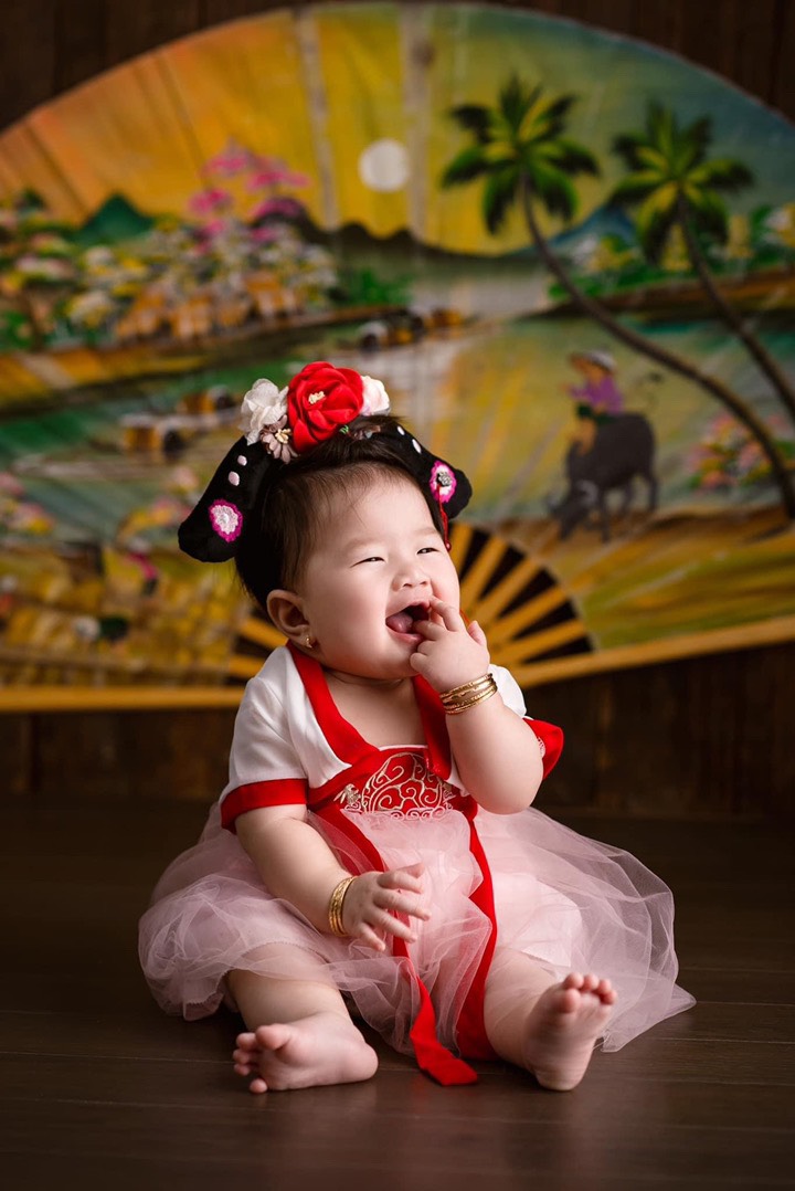 Sét váy cổ trang bao gồm phụ kiện cho bé