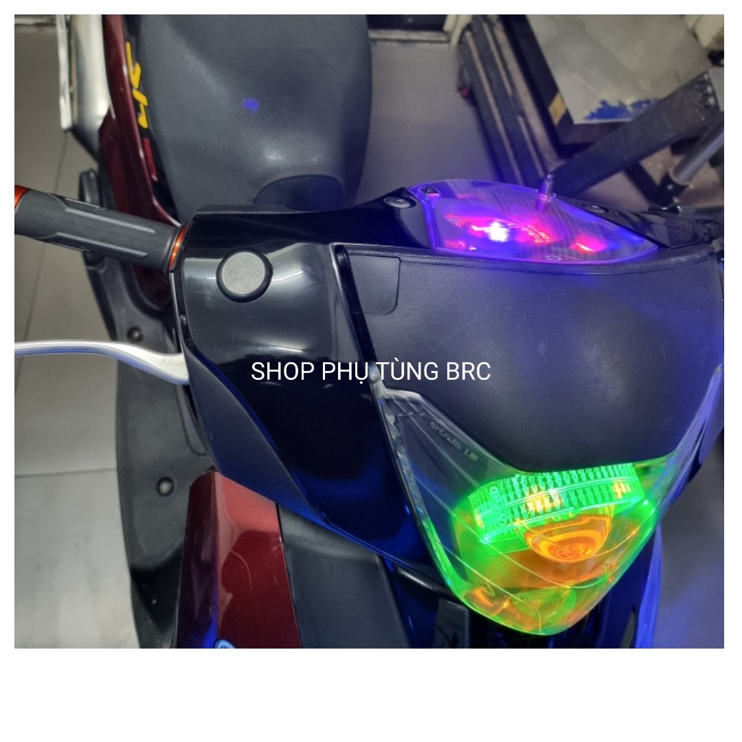 Nút chụp chân kiếng chiếu hậu xe SH Ý 2010-2012 ( SL: 1 chiếc)