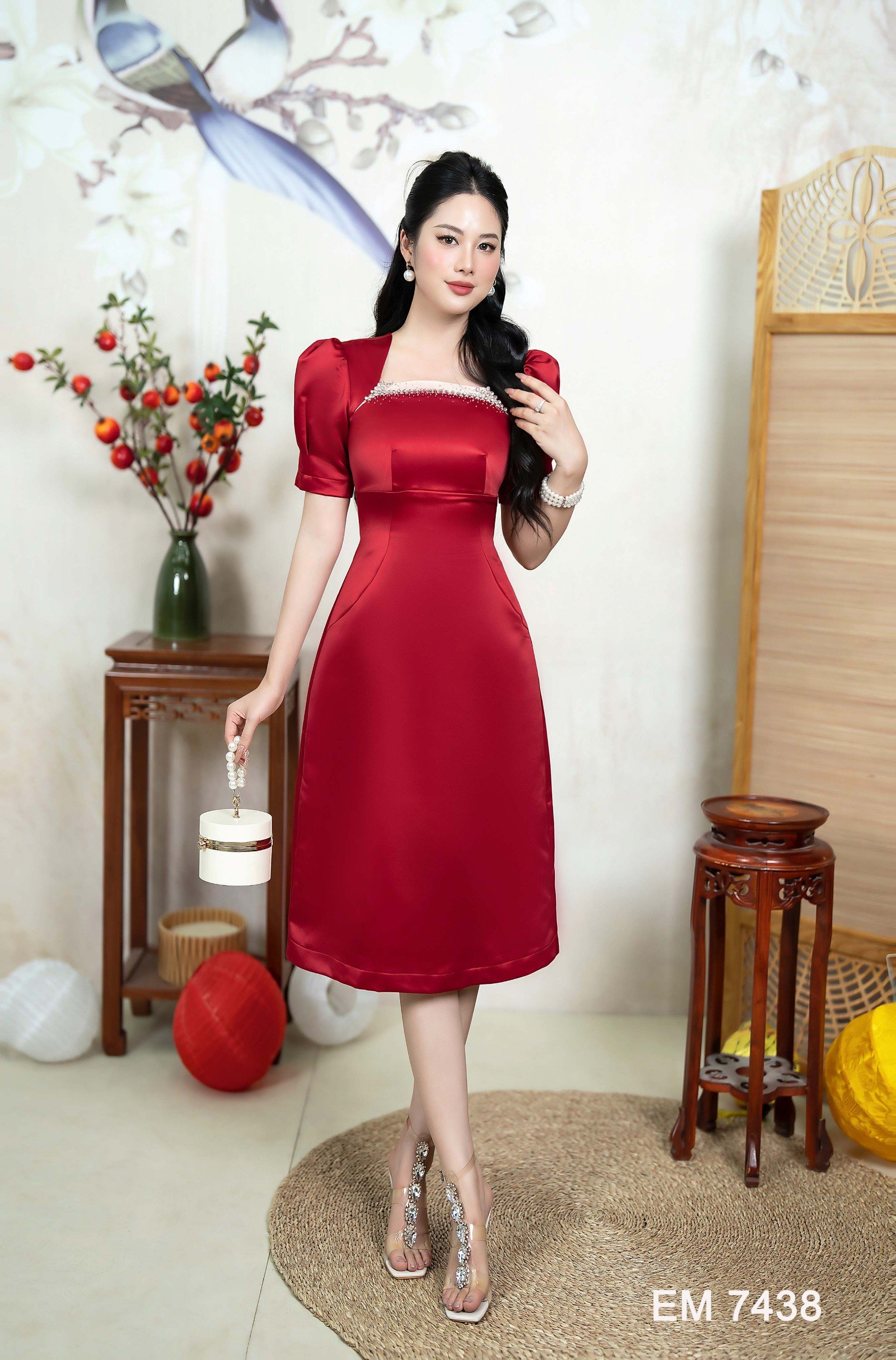 Đầm emy em7438 xoè đỏ cổ cách điệu