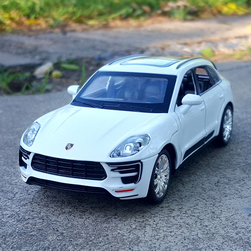 Mô hình xe Porsche Macan 1:32 UNK
