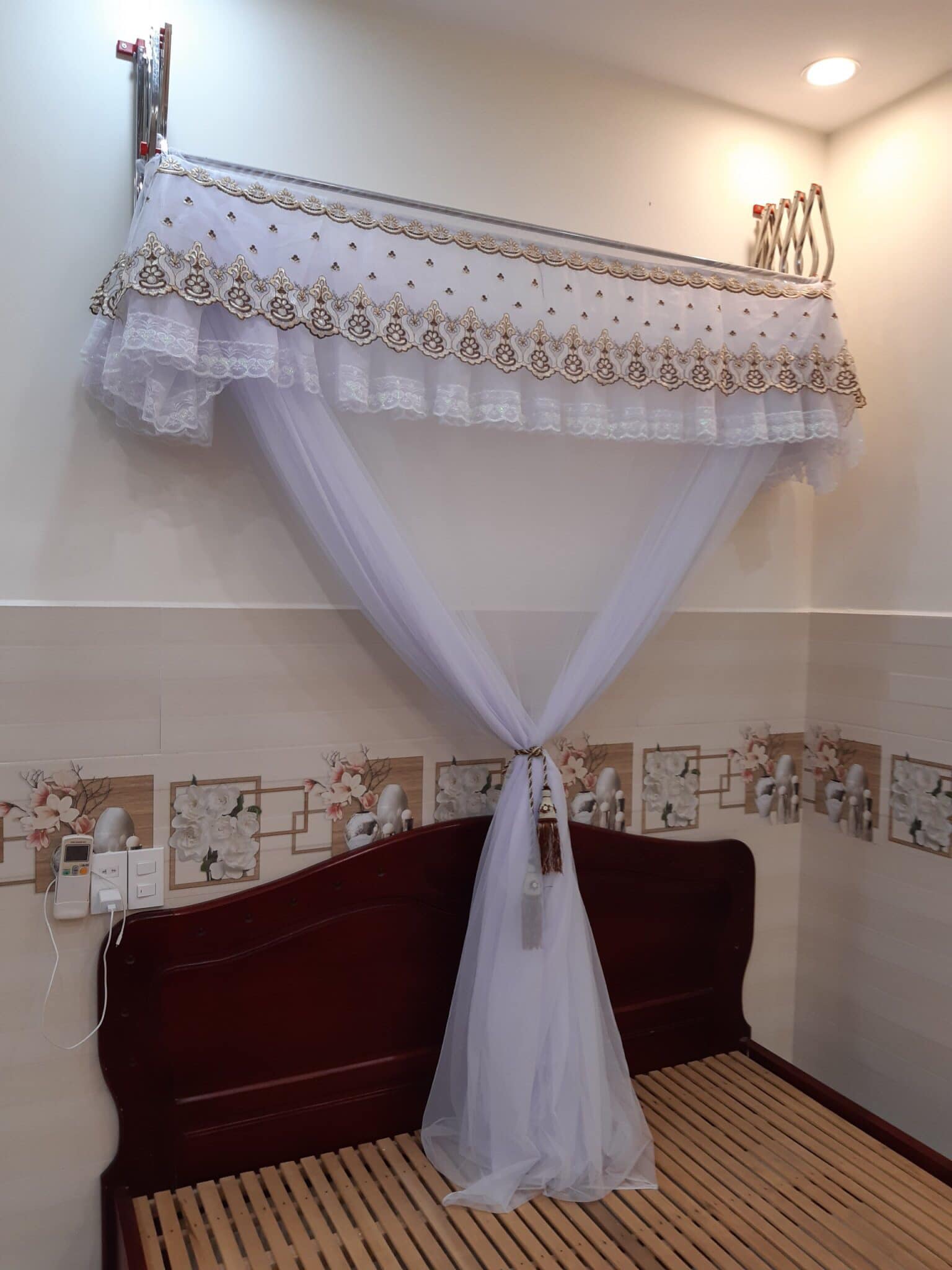 Màn khung xếp gọn vải tuyn lạnh loại đẹp (nhận đặt kích thước theo yêu cầu)
