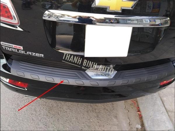 [Hỗ trợ lắp đặt khách Hà Nội] Ốp chống trầy cốp sau Chevrolet Trailblazer 2018 2019 m3  - tặng keo dán chuyên dụng