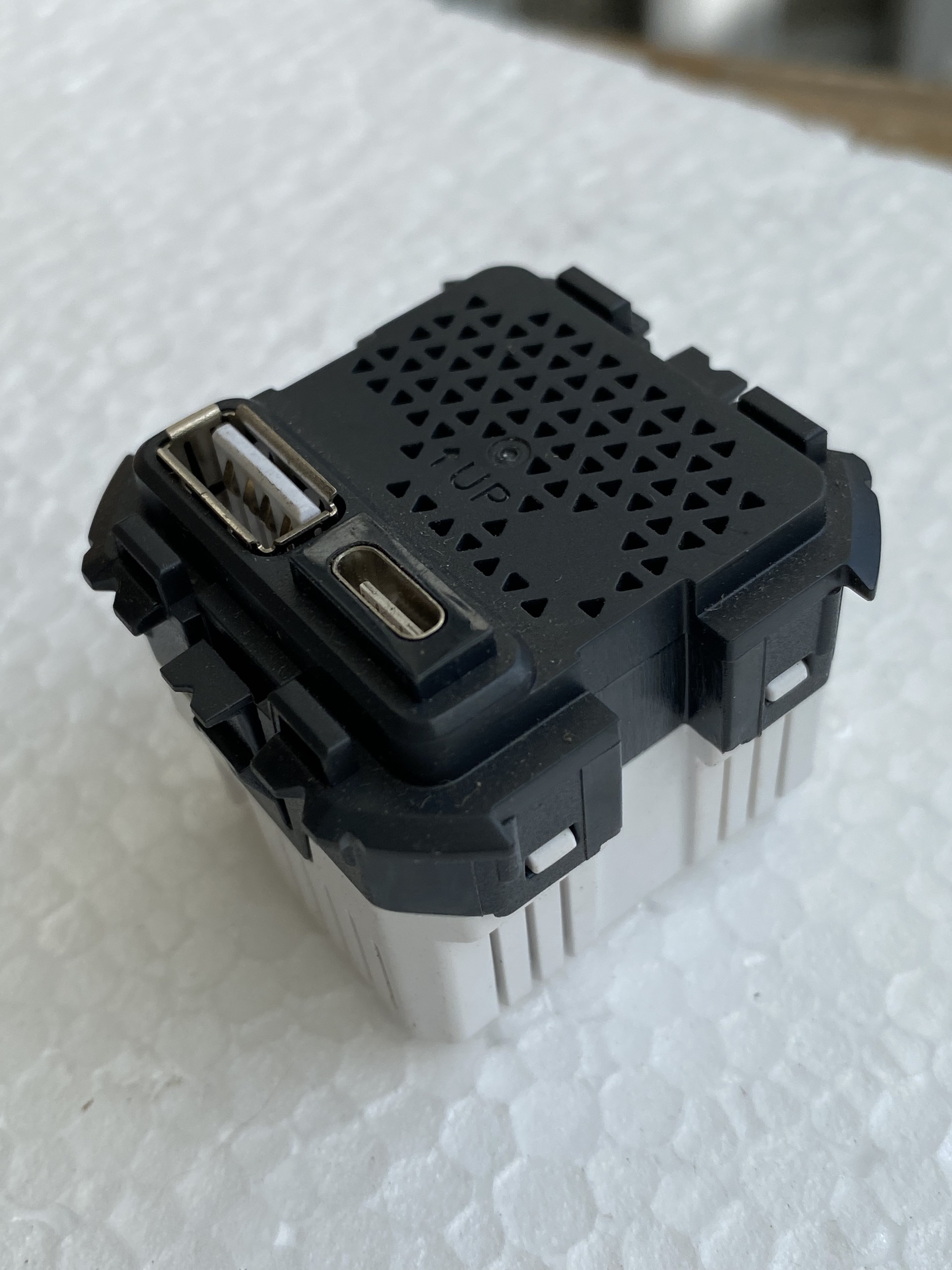 Ổ sạc USB Schneider