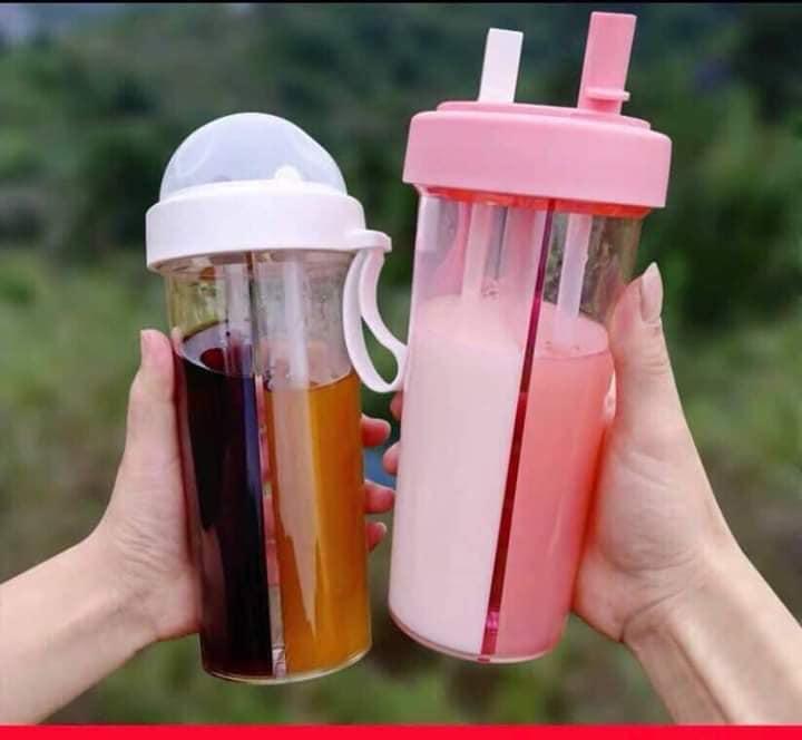 Bình uống nước chia 2 ngăn 600ml, nhựa trong suốt, có 2 ống hút , nắp đậy