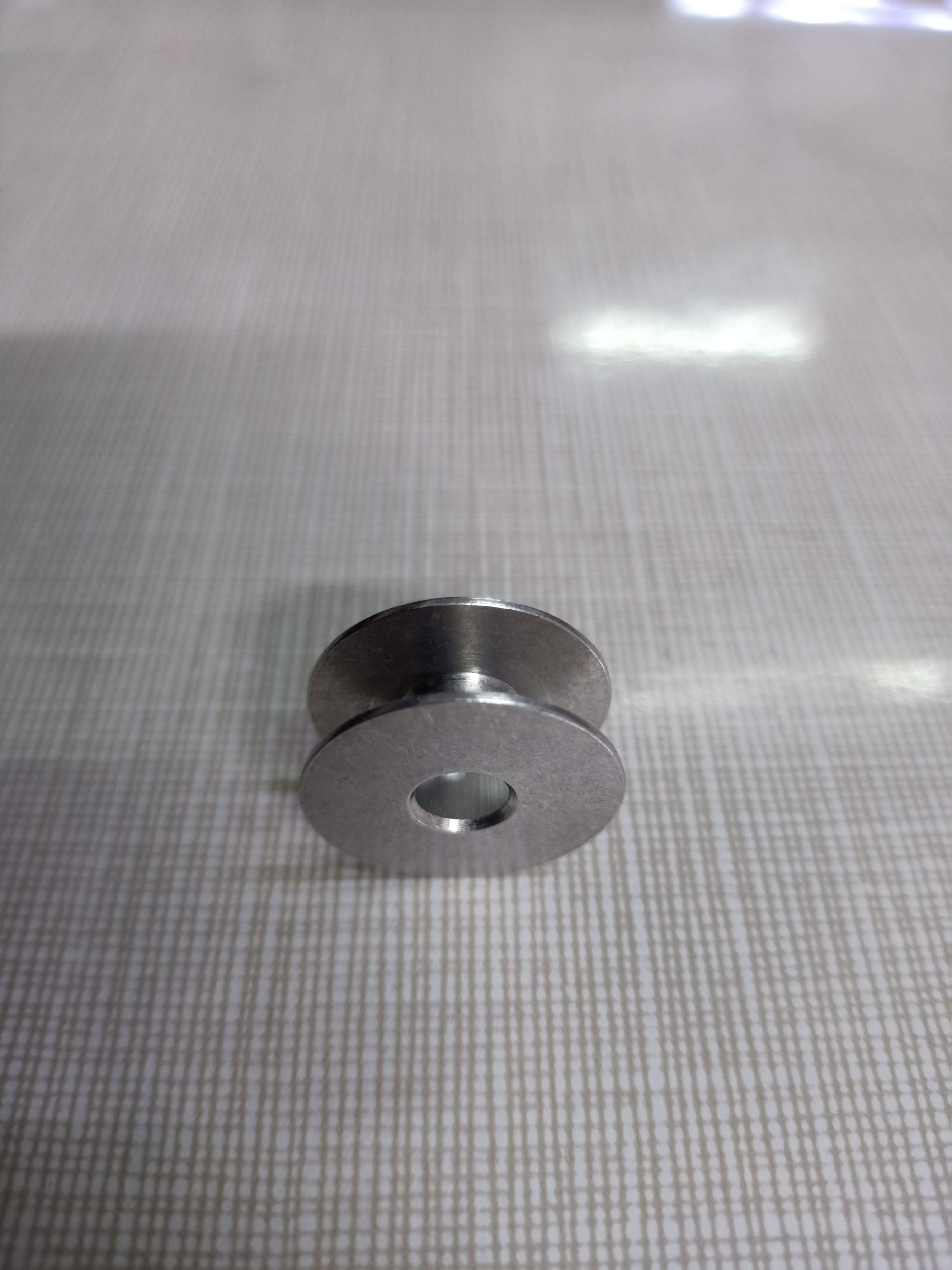 10 Suốt máy may công nghiệp.