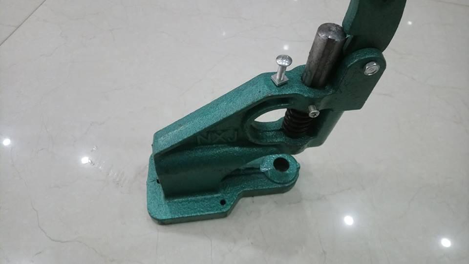 máy dập cúc