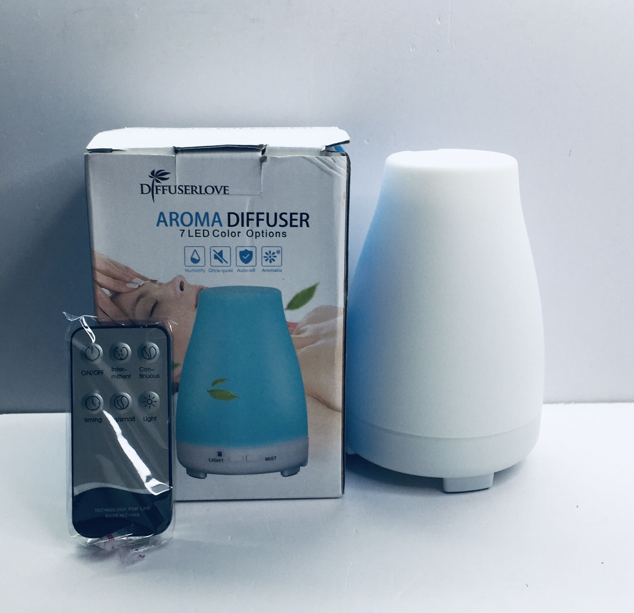 Máy Xông tinh dầu Aroma Diffuser có Remote điều khiển [Hàng Mỹ]