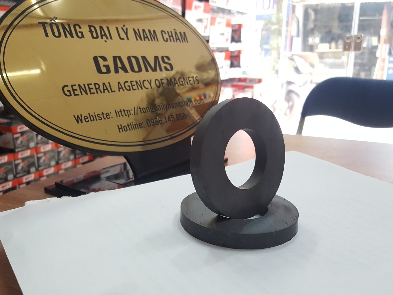 Nam châm đen có lỗ kích thước 80x10mm