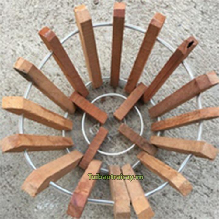 Chậu lan bản gỗ vuông phi 20cm