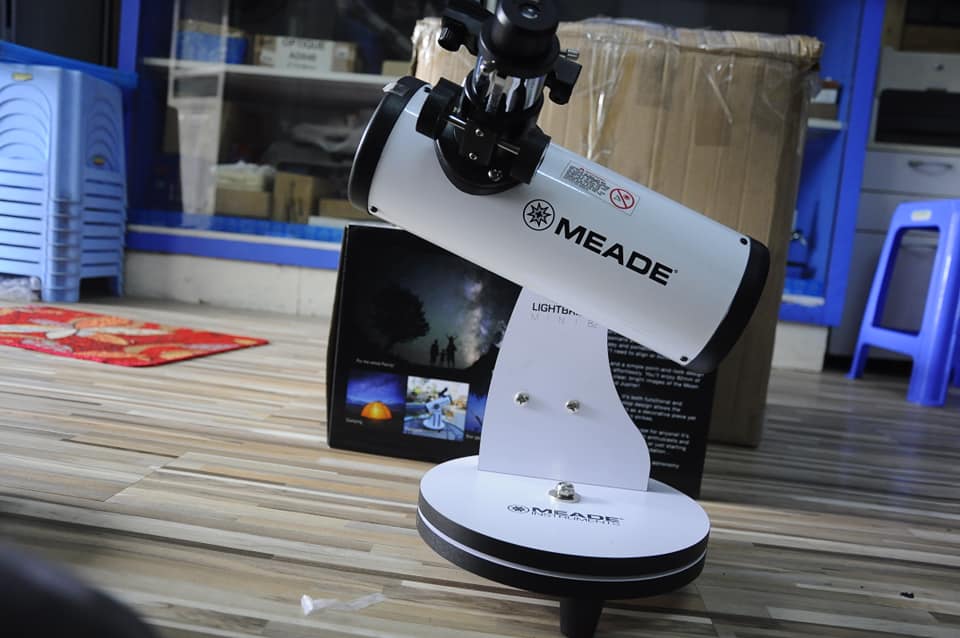 Kính thiên văn phản xạ Meade LightBridge Mini 82mm